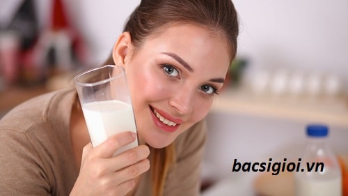 Uống sữa đậu nành mỗi ngày có thể giúp chị em có làn da đẹp, khỏe khoắn