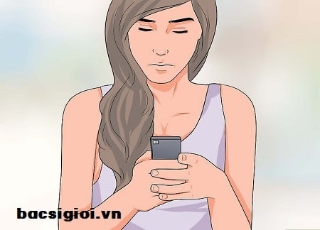 Biểu hiện vợ ngoại tình thông qua cách sử dụng điện thoại